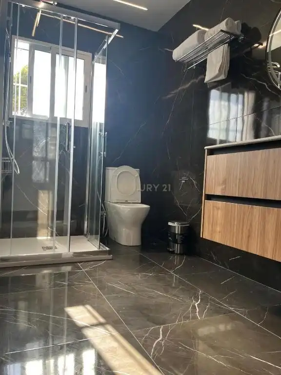 Bathroom of Buildings for sale in Fuengirola