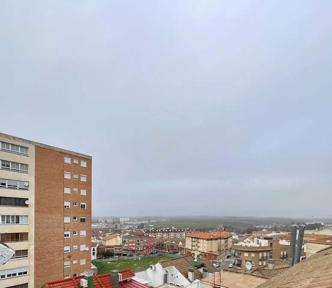 Außenansicht von Maisonette zum Verkauf in Linares mit Klimaanlage