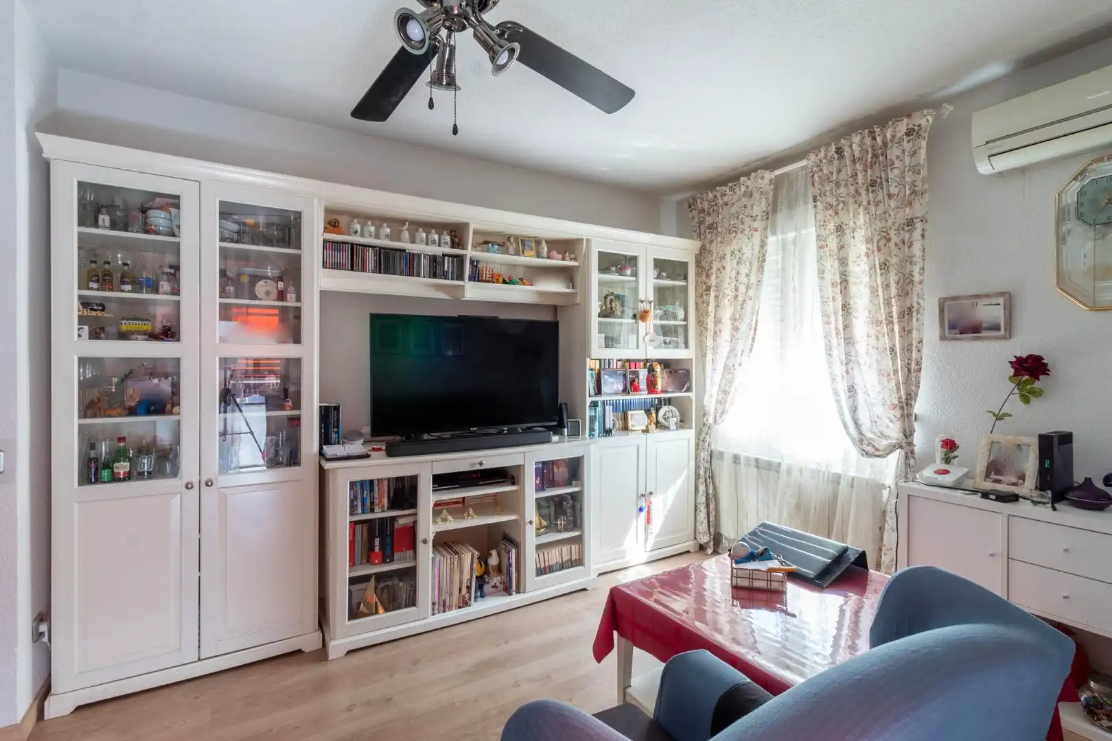 Wohnzimmer von Dachboden zum Verkauf in Madrid mit Klimaanlage, Heizung und Terrasse