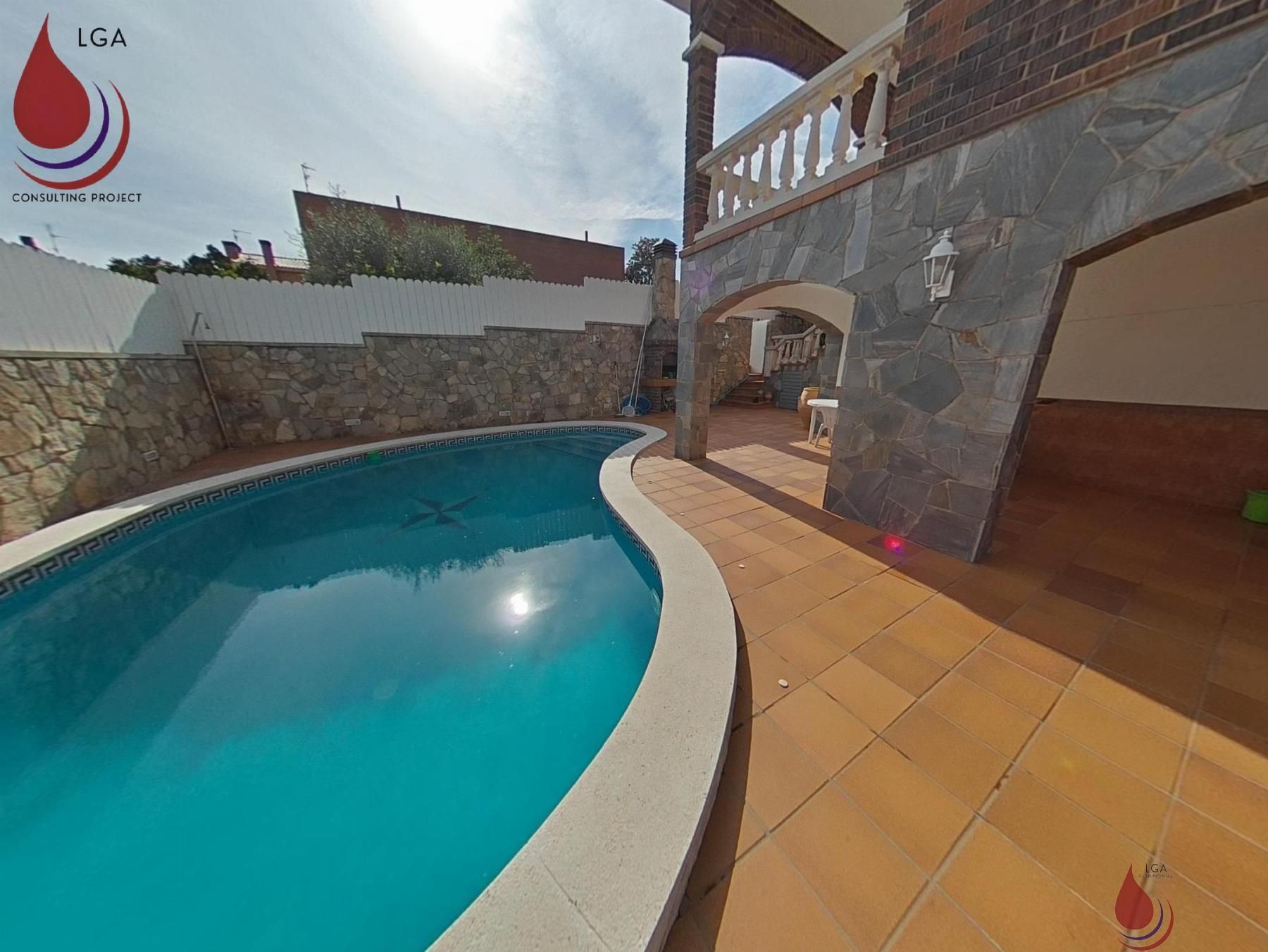 Swimming pool of Houses for sale in El Vendrell  with Air Conditioner, Heating and Terrace