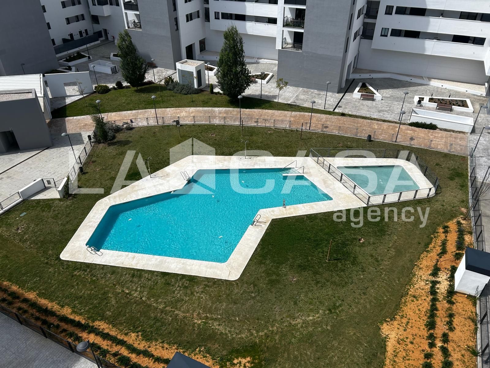 Piscina de Piso en venta en Dos Hermanas con Terraza, Trastero y Piscina