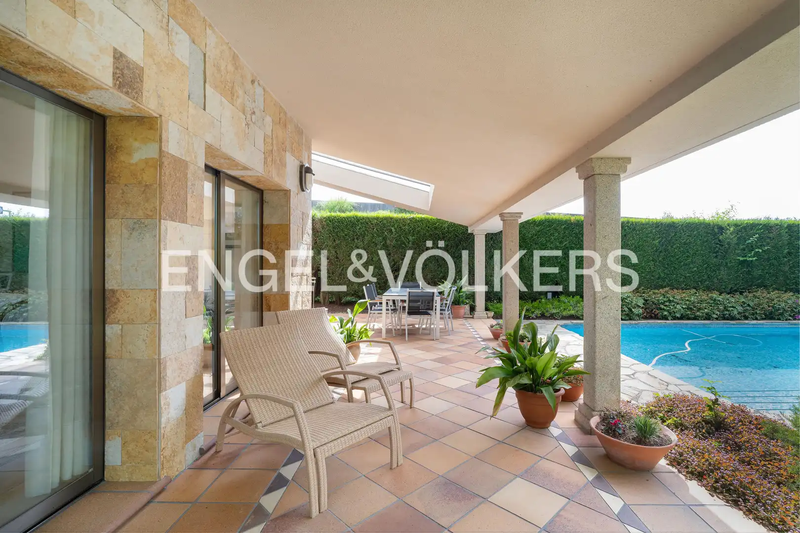 Terrassa de Casa o xalet en venda en Oleiros amb Calefacció, Jardí privat i Terrassa