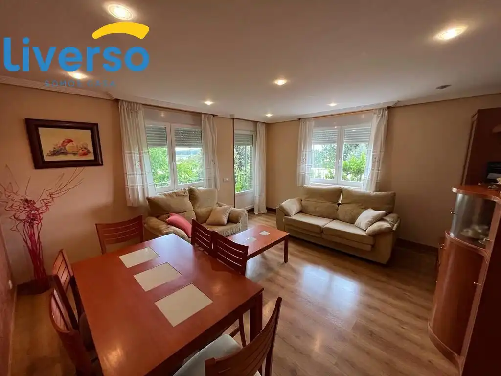 Sala de estar de Finca rústica en venta en Villaquirán de los Infantes con Calefacción, Terraza y Piscina