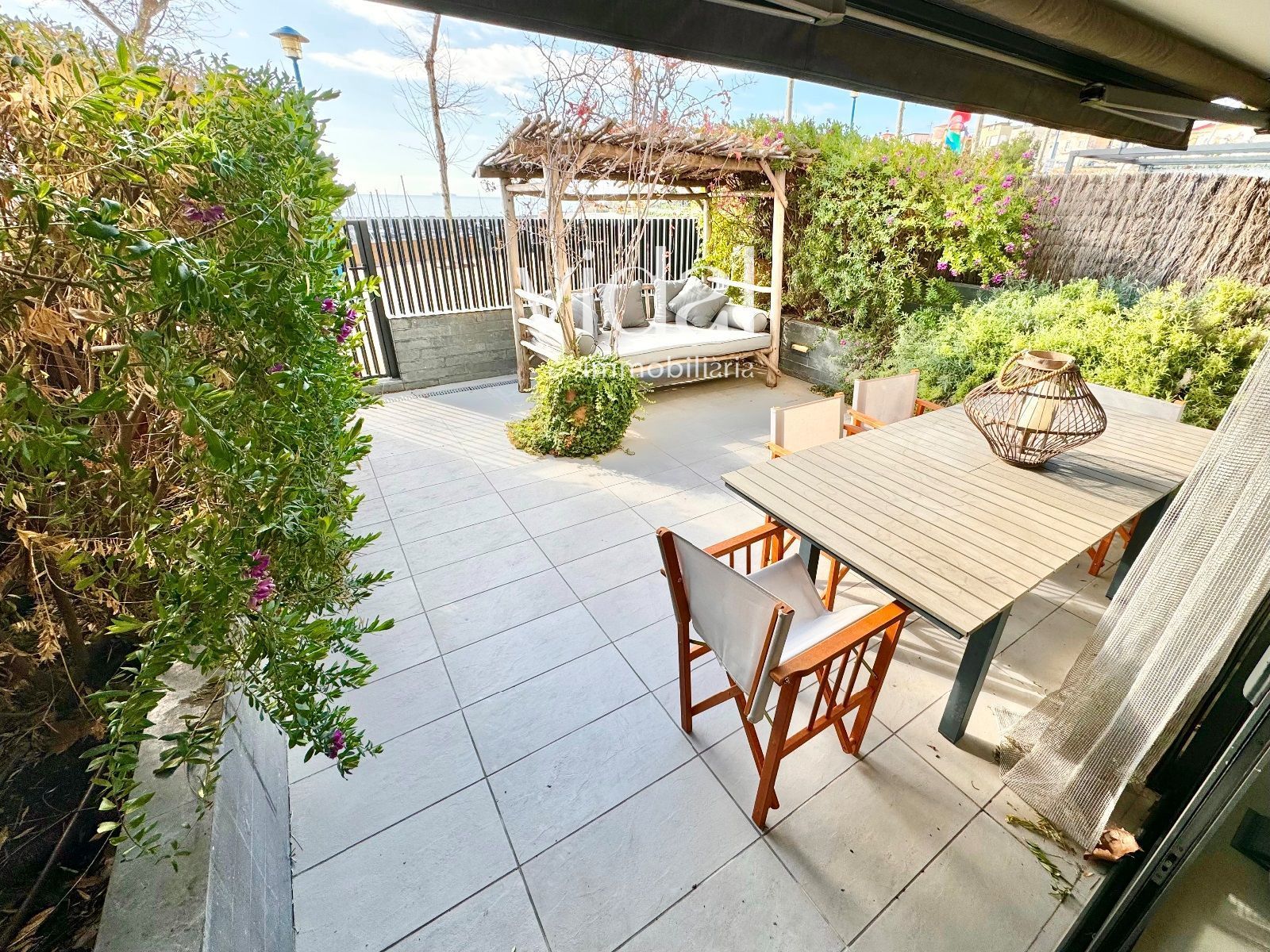 Terrasse von Einfamilien-Reihenhaus zum Verkauf in Palamós mit Klimaanlage, Heizung und Terrasse