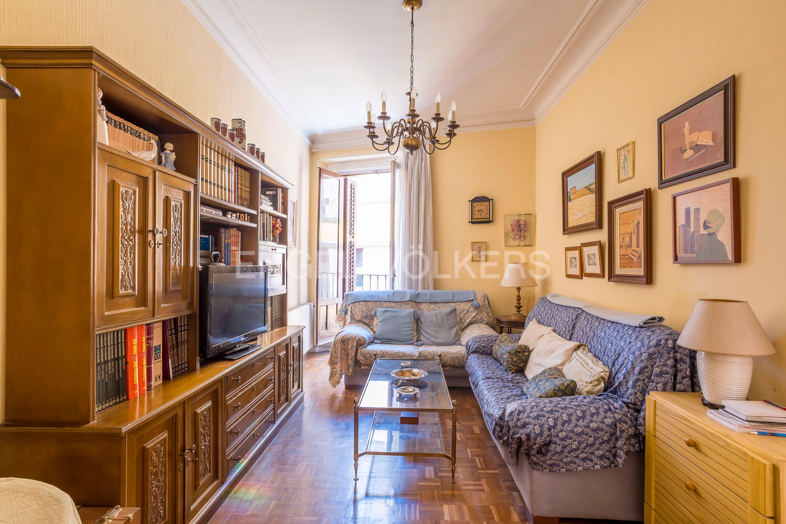Living room of Apartment for sale in  Madrid Capital  with Heating, Parquet flooring and Storage room