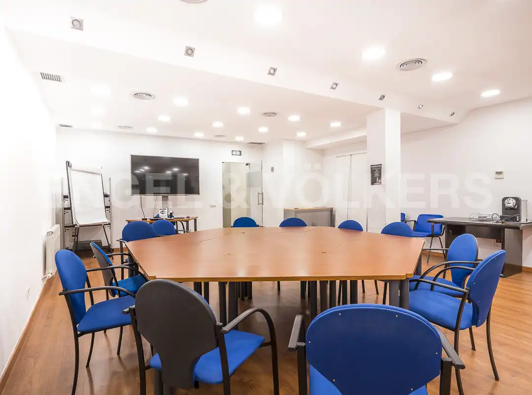 Office for sale in Barcelona  with Air Conditioner and Furnished