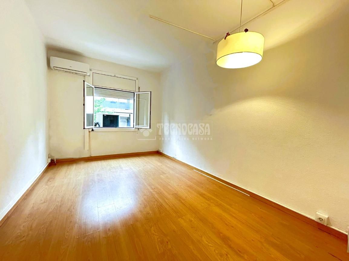 Bedroom of Flat for sale in Esplugues de Llobregat  with Air Conditioner and Parquet flooring