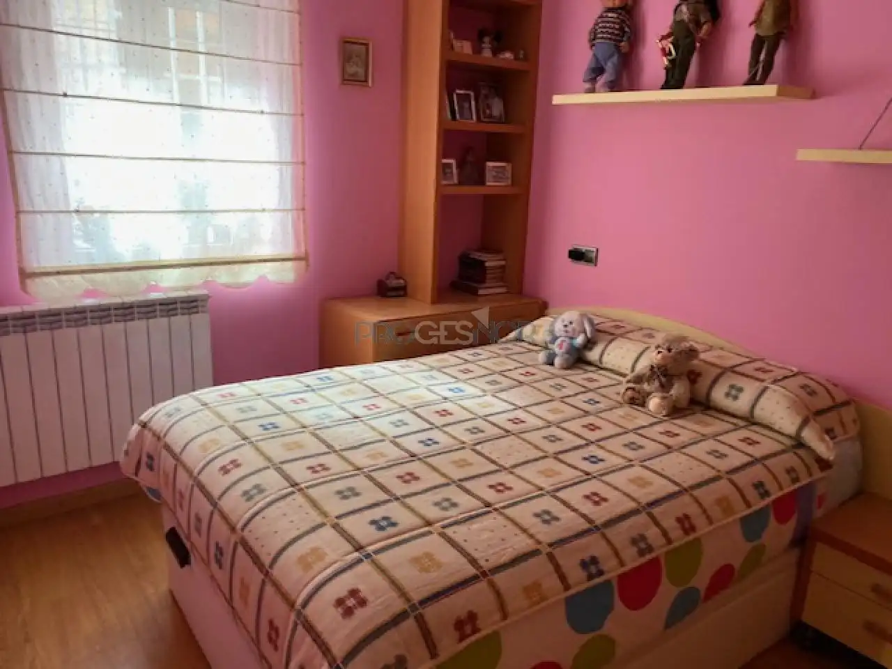 Habitación de Casa o chalet en venta en León Capital  con Calefacción, Jardín privado y Terraza