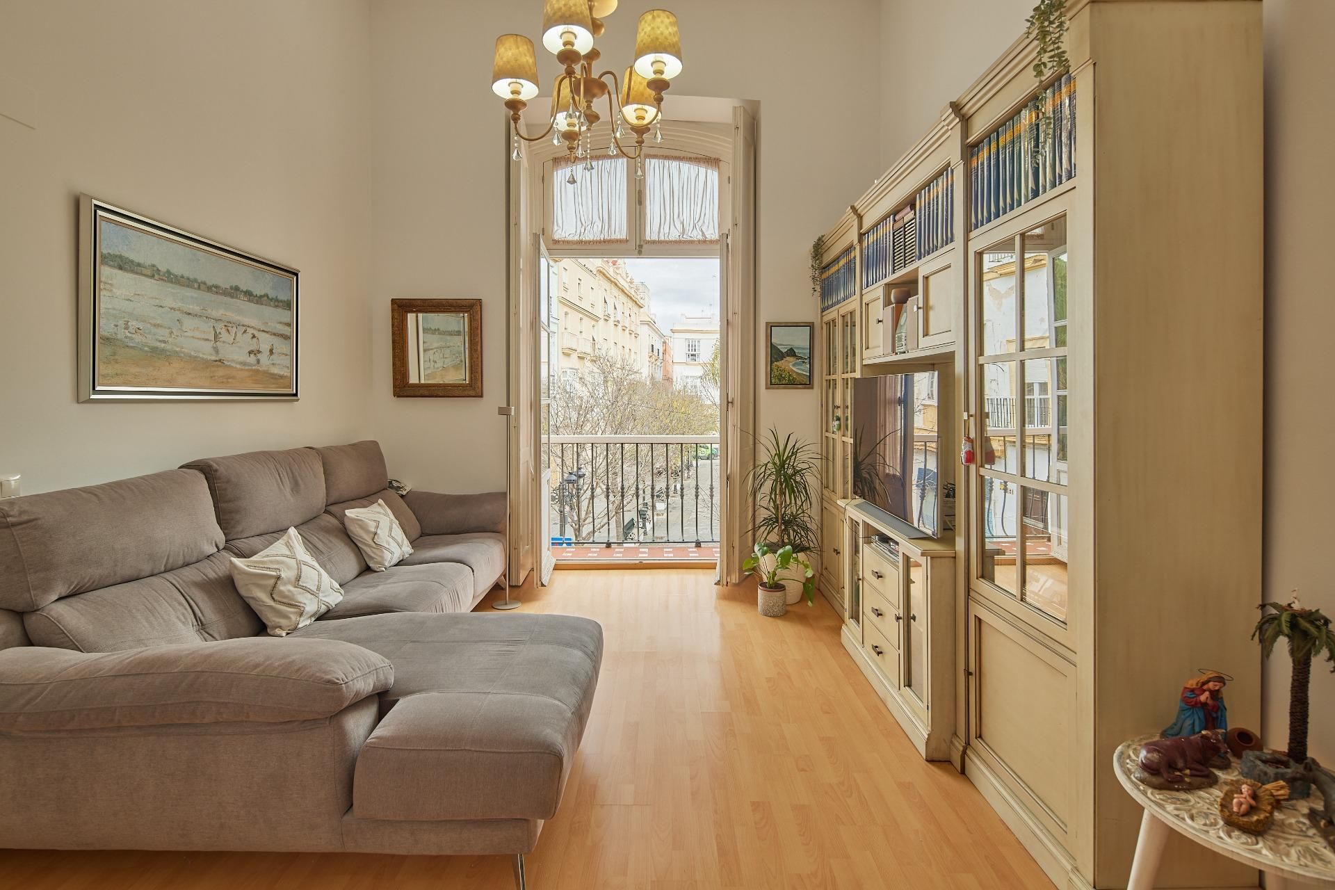 Sala d'estar de Pis en venda en  Cádiz Capital amb Aire condicionat i Balcó