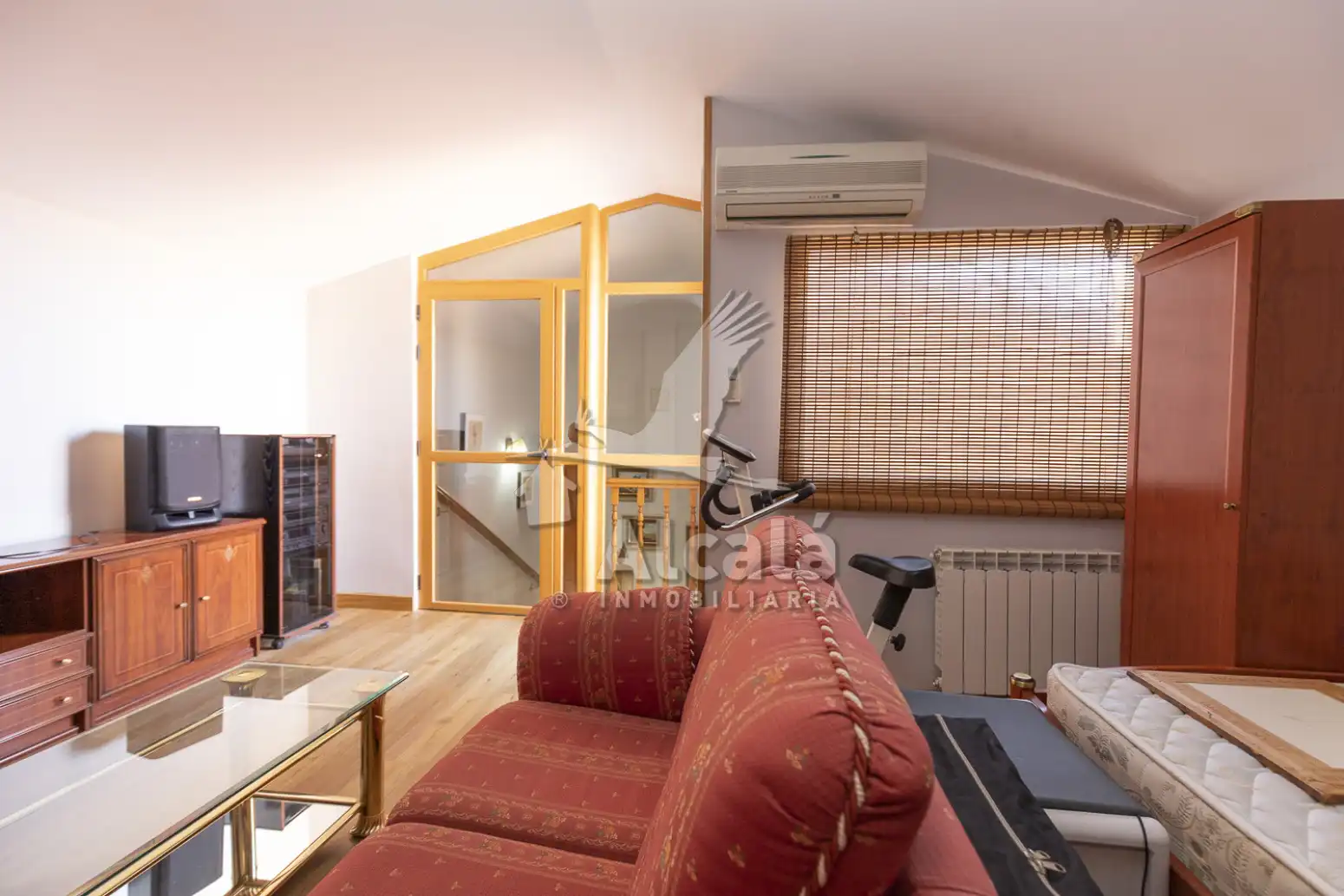 Living room of Houses for sale in Alcalá de Henares  with Air Conditioner, Heating and Parquet flooring