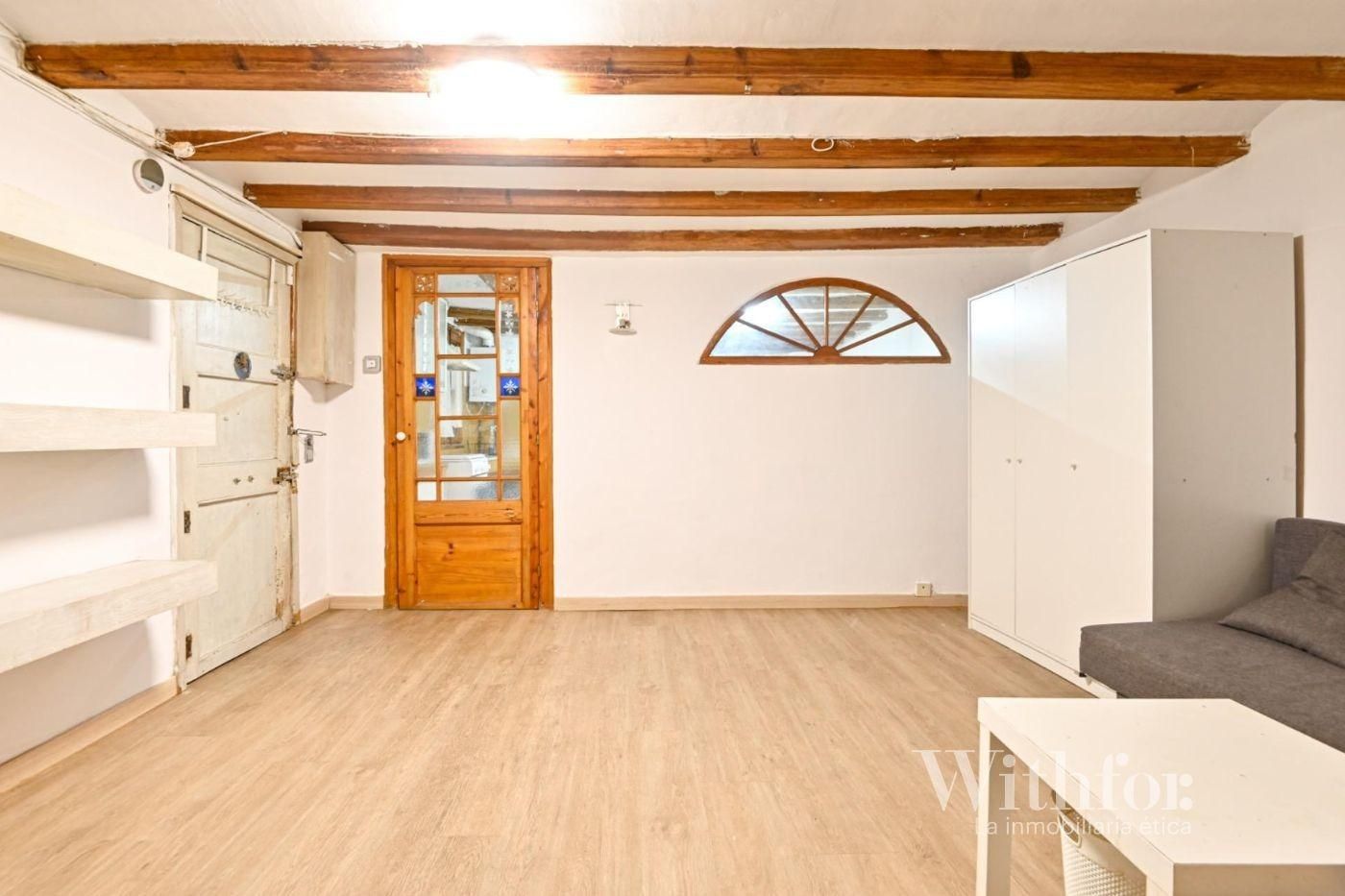 Living room of Planta baja for sale in  Barcelona Capital  with Air Conditioner, Parquet flooring and Balcony