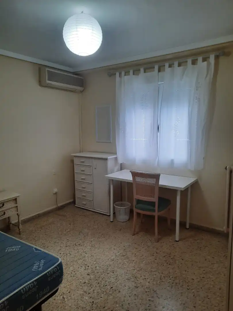 Habitación de Piso de alquiler en Zaragoza con Calefacción, Amueblado y Horno
