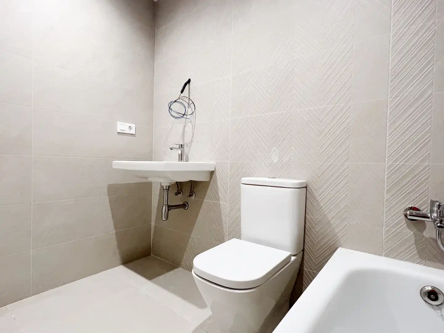 Badezimmer von Wohnung zur Miete in Valencia mit Klimaanlage, Heizung und Privatgarten