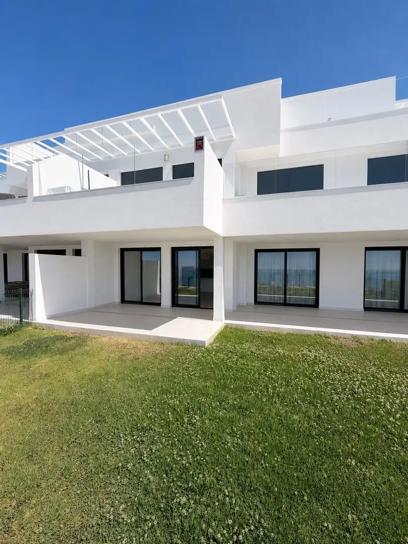 Vista exterior de Planta baja en venta en Casares con Aire acondicionado, Jardín privado y Terraza