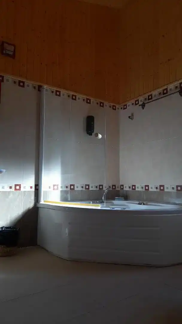 Baño de Finca rústica en venta en Cuenca con Aire acondicionado, Jardín privado y Parquet