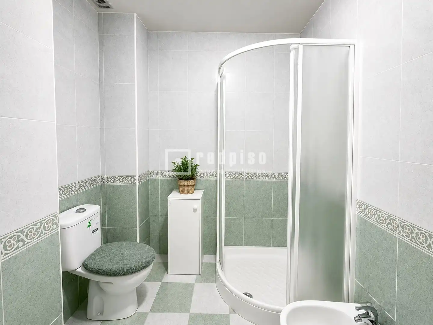 Badezimmer von Wohnung zum Verkauf in Guadalajara mit Heizung und Möbliert