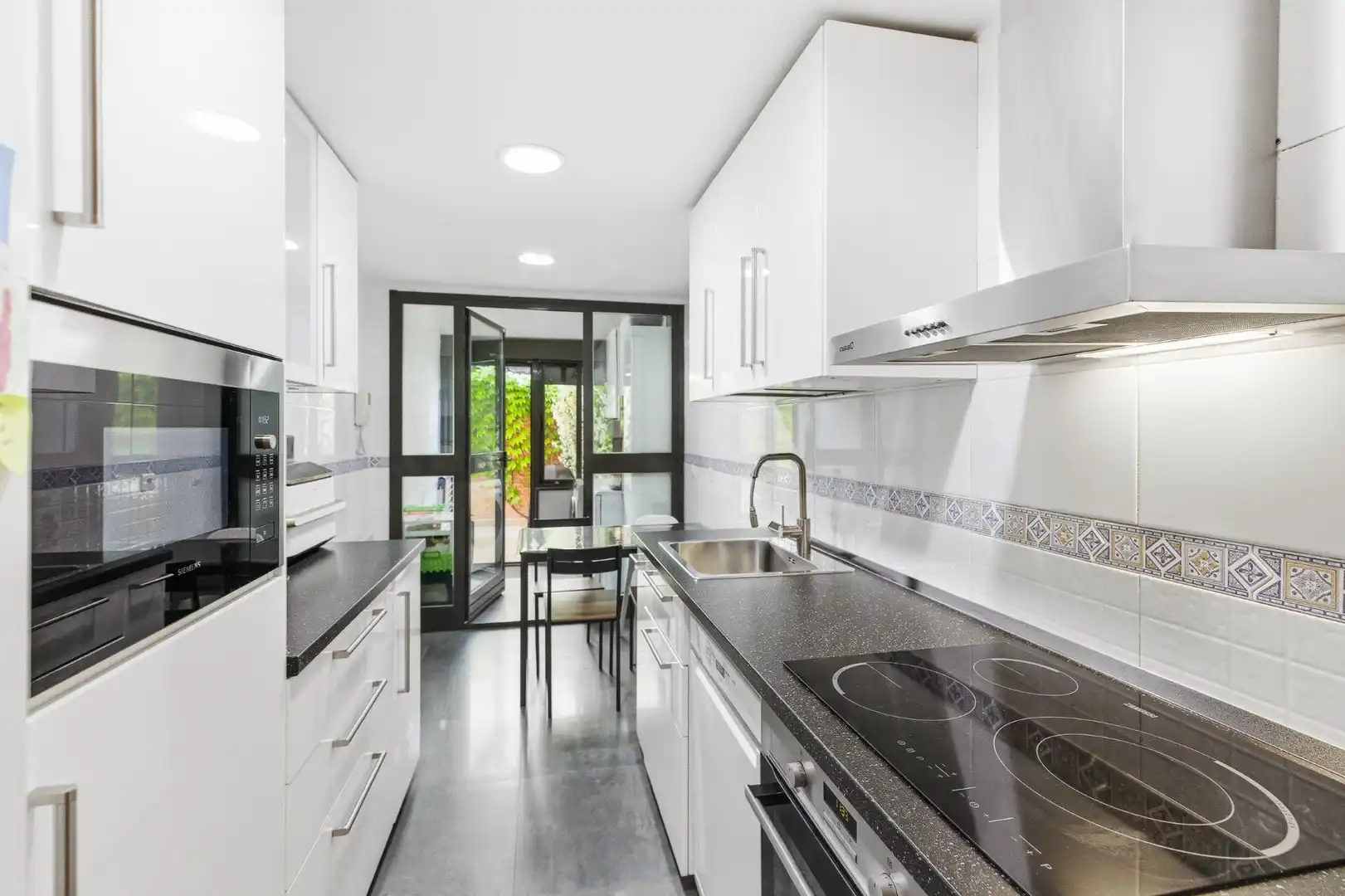 Cocina de Planta baja en venta en Madrid con Calefacción, Jardín privado y Piscina comunitaria