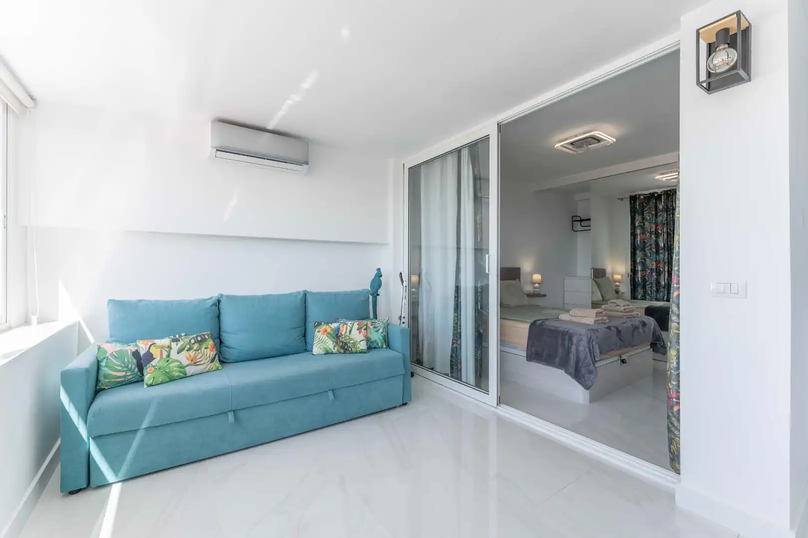 Sala d'estar de Apartament en venda en Adeje amb Aire condicionat, Terrassa i Moblat