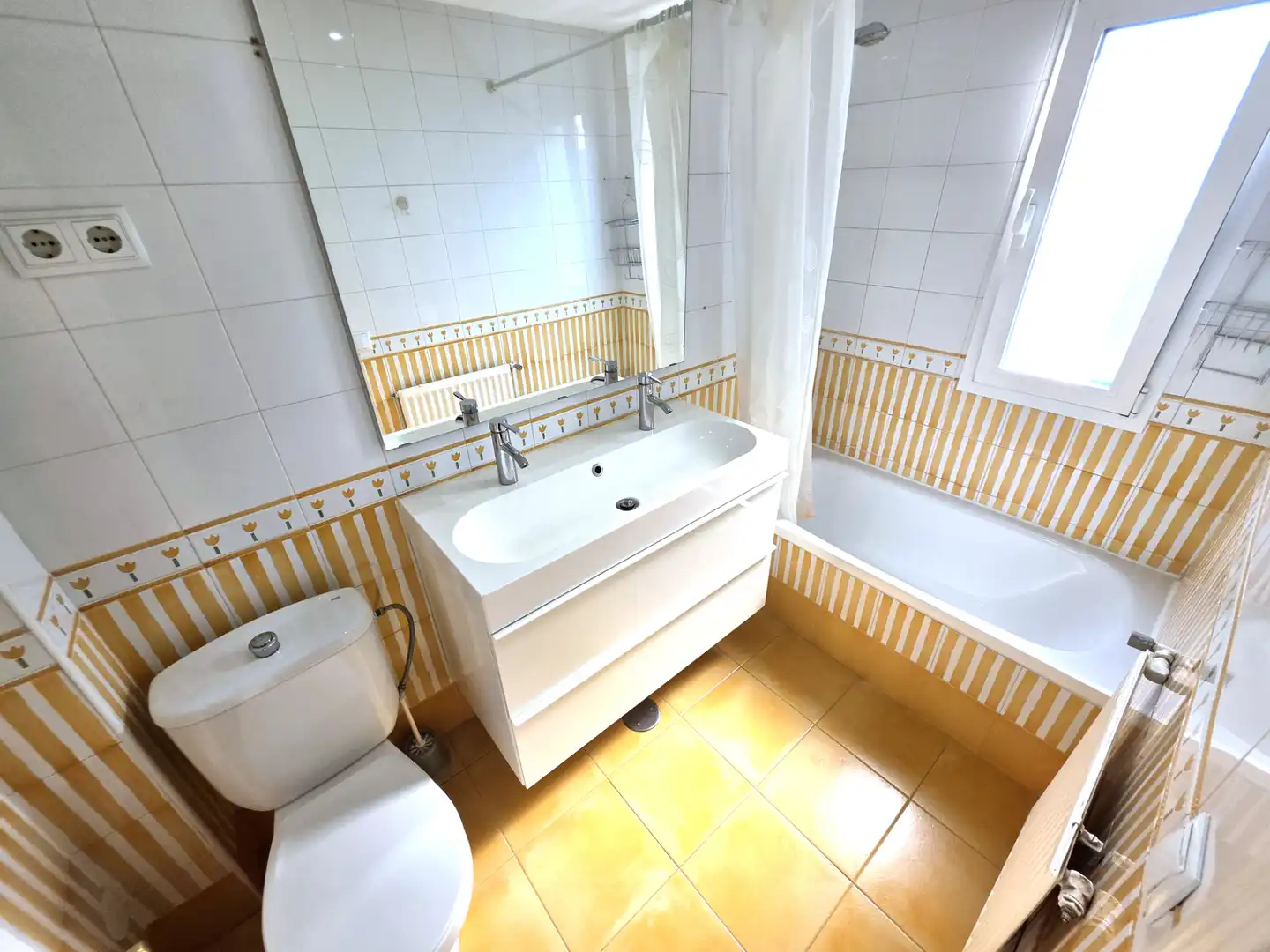 Baño de Piso en venta en Coslada con Aire acondicionado, Calefacción y Terraza
