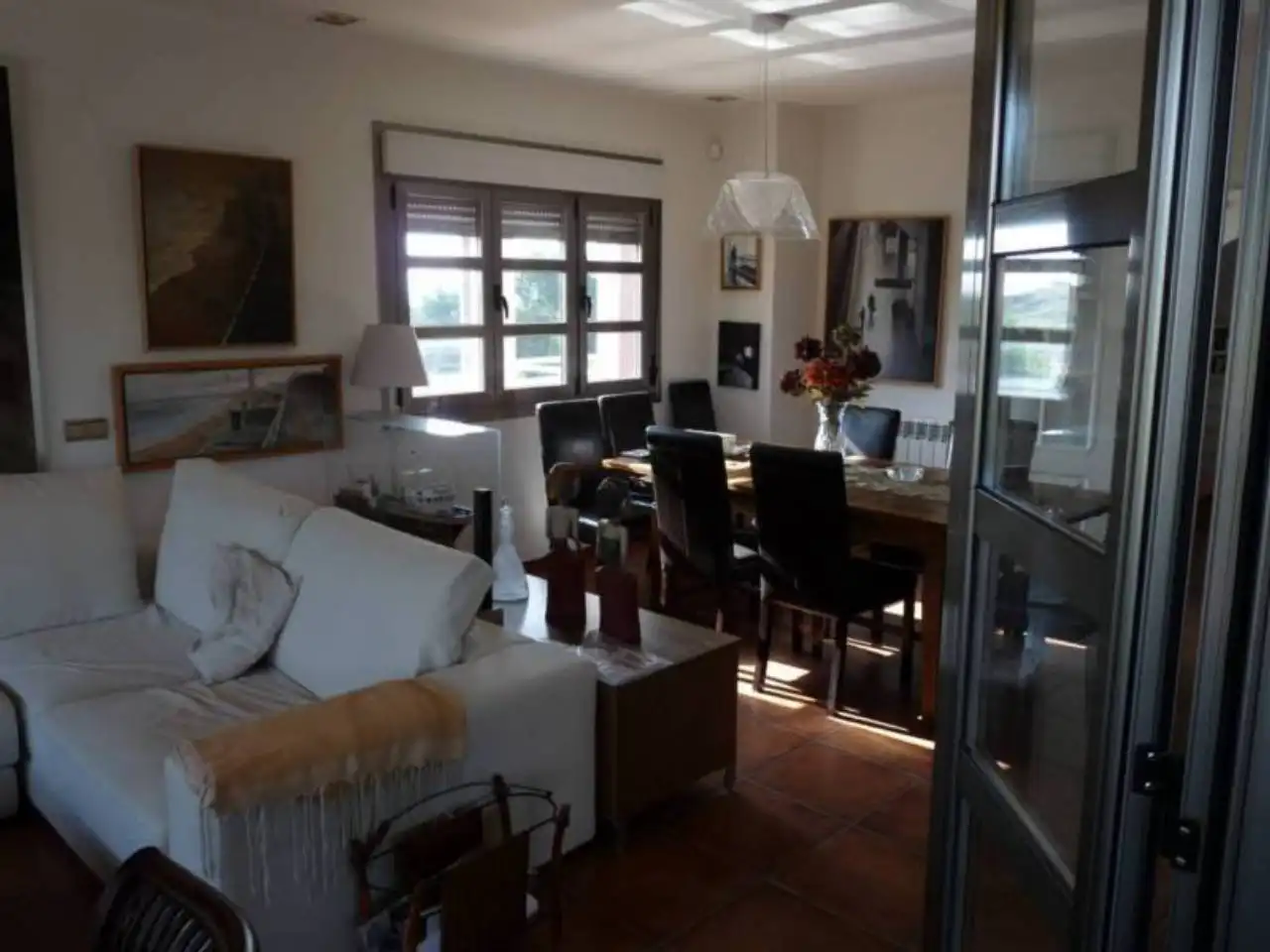 Menjador de Casa o xalet en venda en Oviedo  amb Calefacció, Terrassa i Alarma