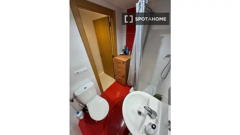 Bathroom of Flat for share in Benaguasil  with Air Conditioner, Heating and Furnished