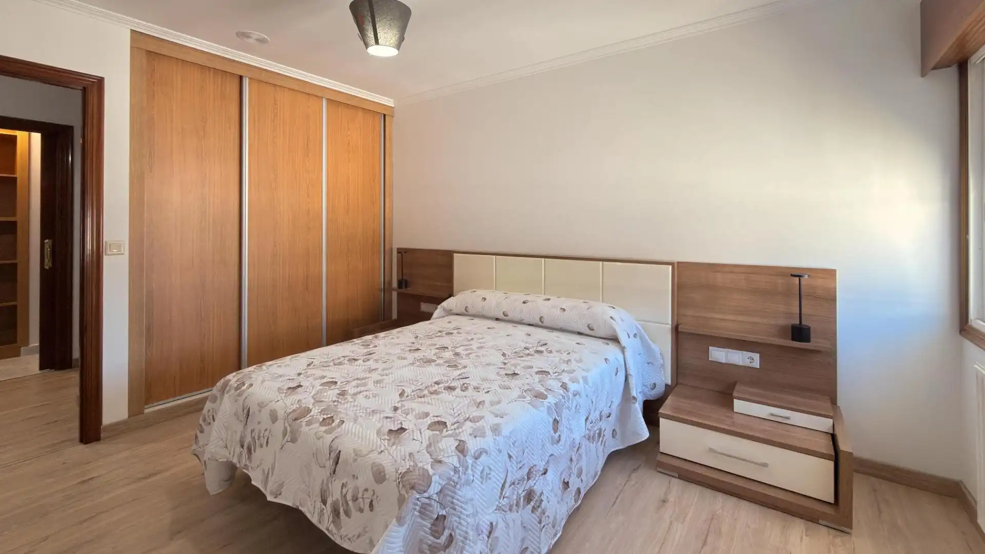 Flat with terrace to rent in Calle de Ourense, imagen 23