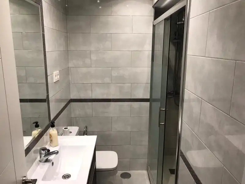 Bathroom of Flat for sale in Gandia  with Parquet flooring, Terrace and Furnished