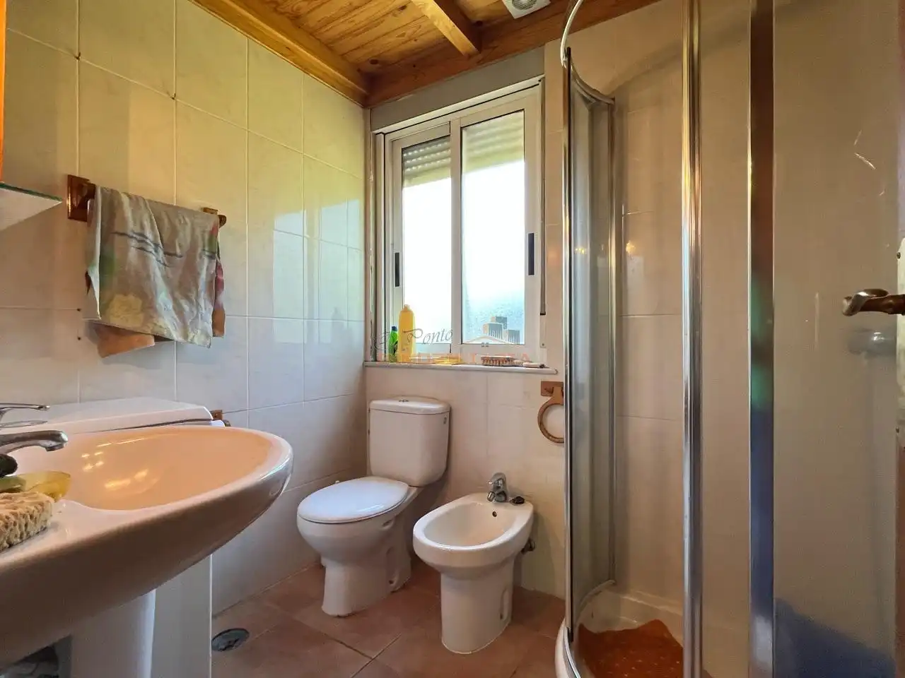 Bathroom of Houses for sale in Narón  with Private garden, Storage room and Furnished