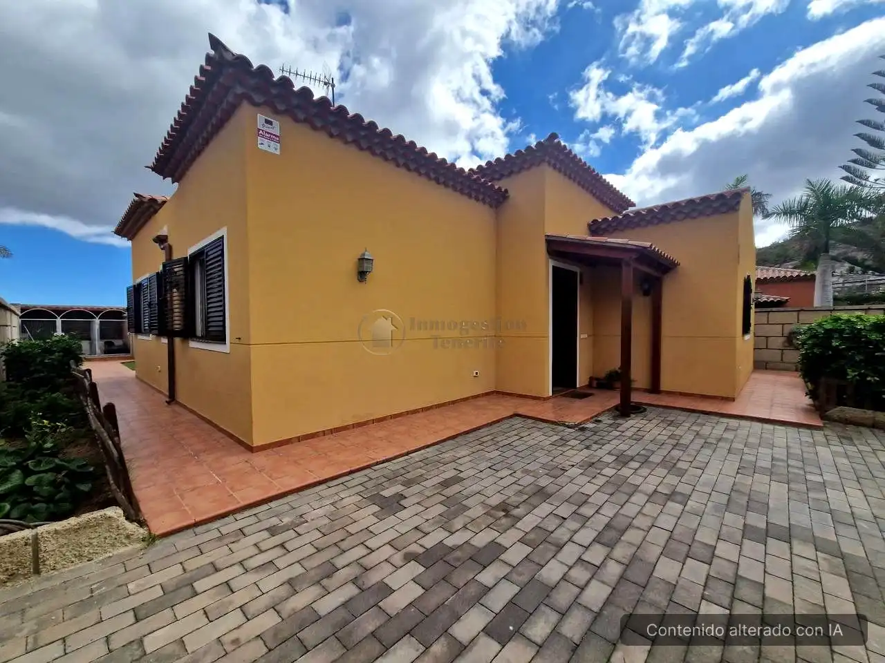 Vista exterior de Casa o chalet en venta en Arona con Terraza, Piscina y Amueblado