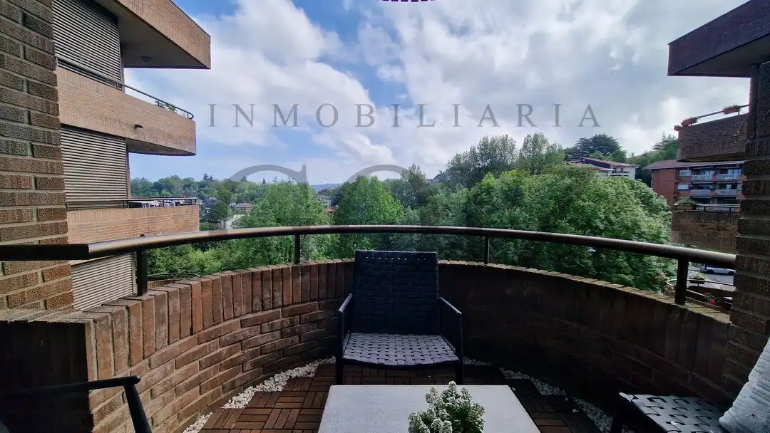 Terrassa de Pis en venda en Donostia - San Sebastián  amb Calefacció, Terrassa i Balcó