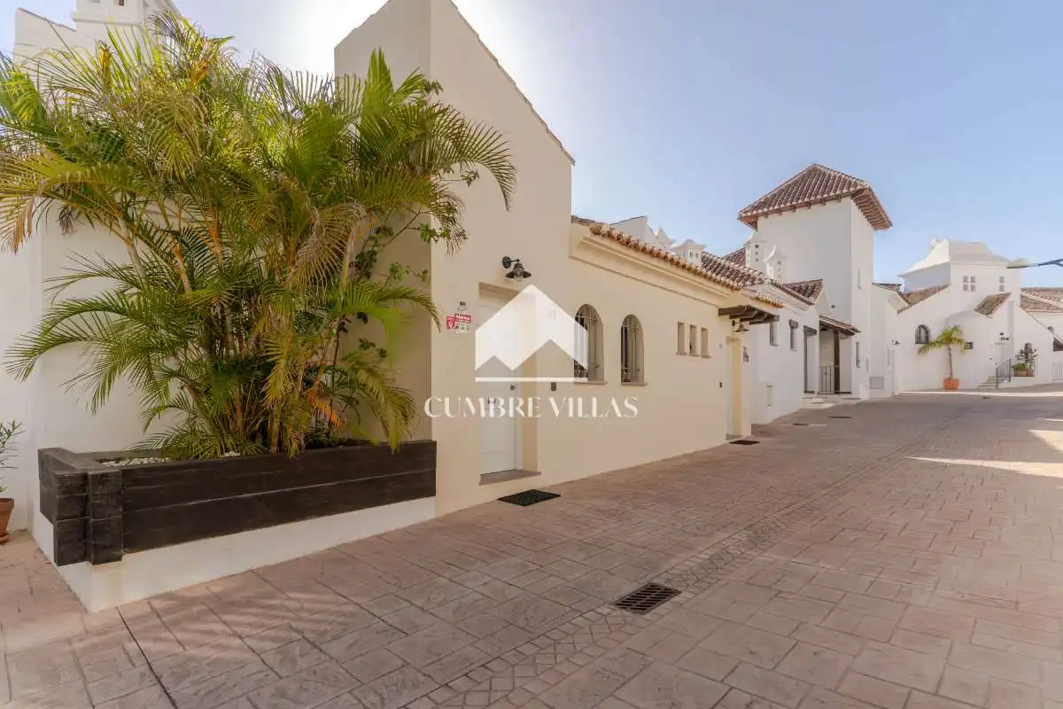 Vista exterior de Casa adosada en venta en Almuñécar con Terraza, Trastero y Internet