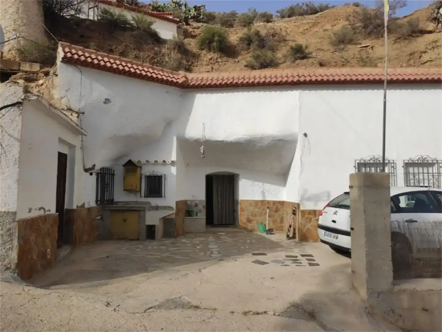 Vista exterior de Casa adosada en venda en Cortes y Graena amb Traster, Moblat i Forn