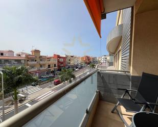 Vista exterior de Casa o xalet en venda en Guía de Isora amb Aire condicionat i Terrassa
