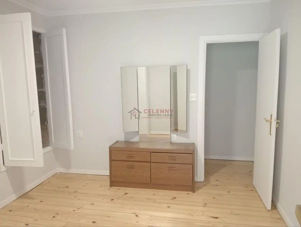 Schlafzimmer von Einfamilien-Reihenhaus zur Miete in San Cibrao das Viñas mit Heizung und Balkon