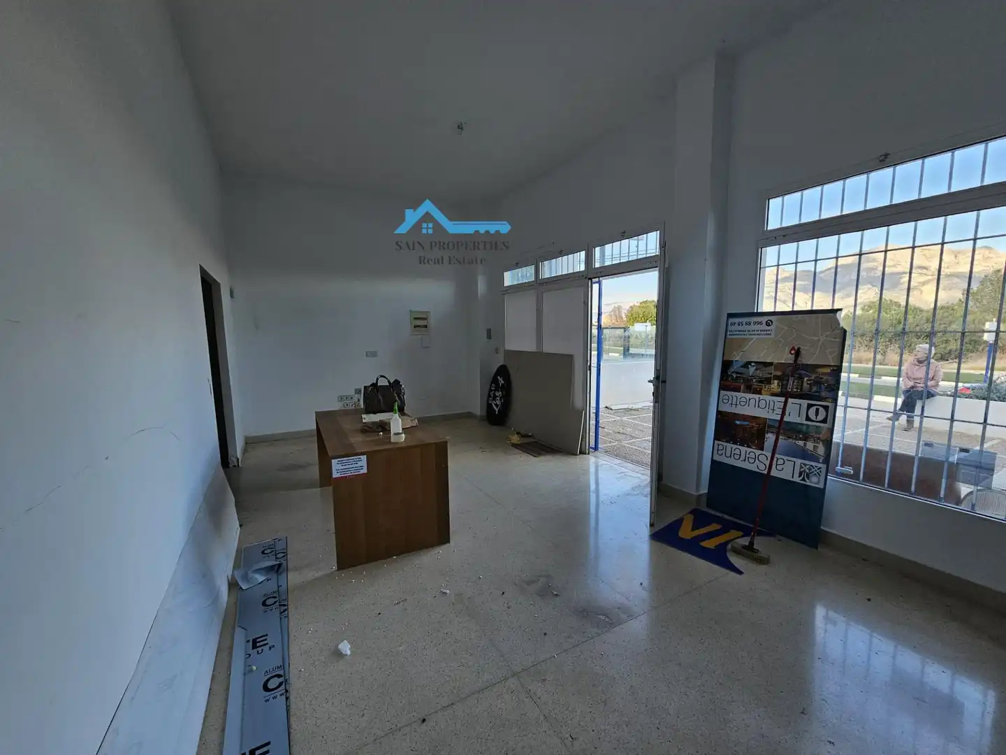 Local en venta en La Nucia con Terraza