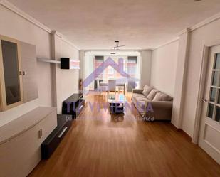 Living room of Flat to rent in Valladolid Capital  with Heating, Parquet flooring and Furnished