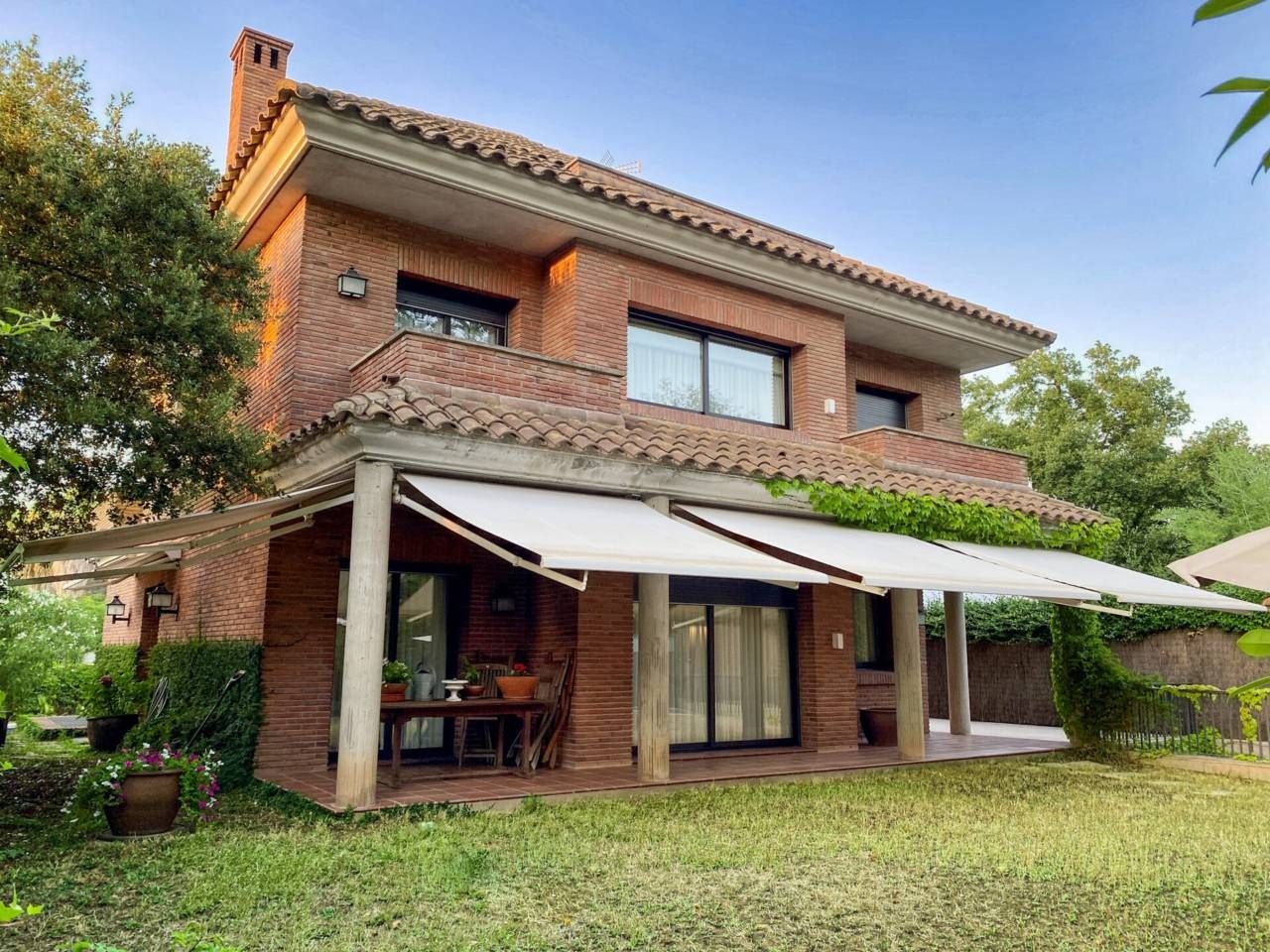 Jardí de Casa o xalet en venda en Sant Cugat del Vallès amb Calefacció, Jardí privat i Terrassa