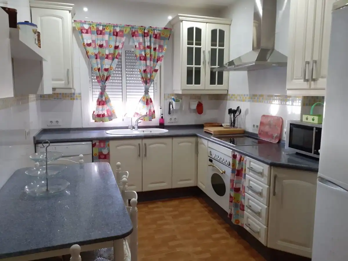 Detached house with pool to rent in Núcleo urbano, imagen 6