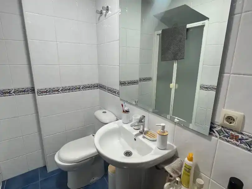 Baño de Dúplex de alquiler en Jaén con Aire acondicionado, Amueblado y Balcón