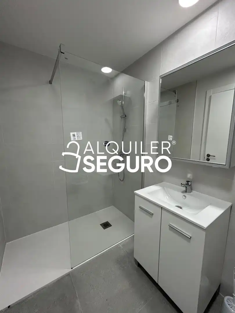 Badezimmer von Wohnung zur Miete in Alovera, Guadalajara