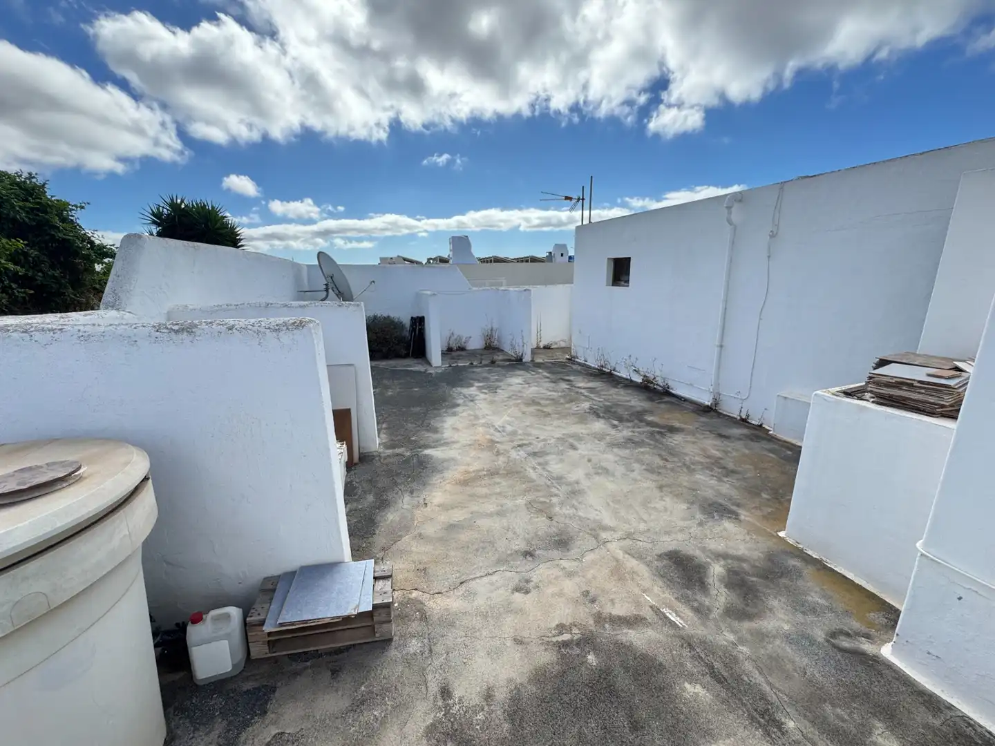 Vista exterior de Casa o chalet en venta en San Bartolomé con Terraza, Piscina y Amueblado