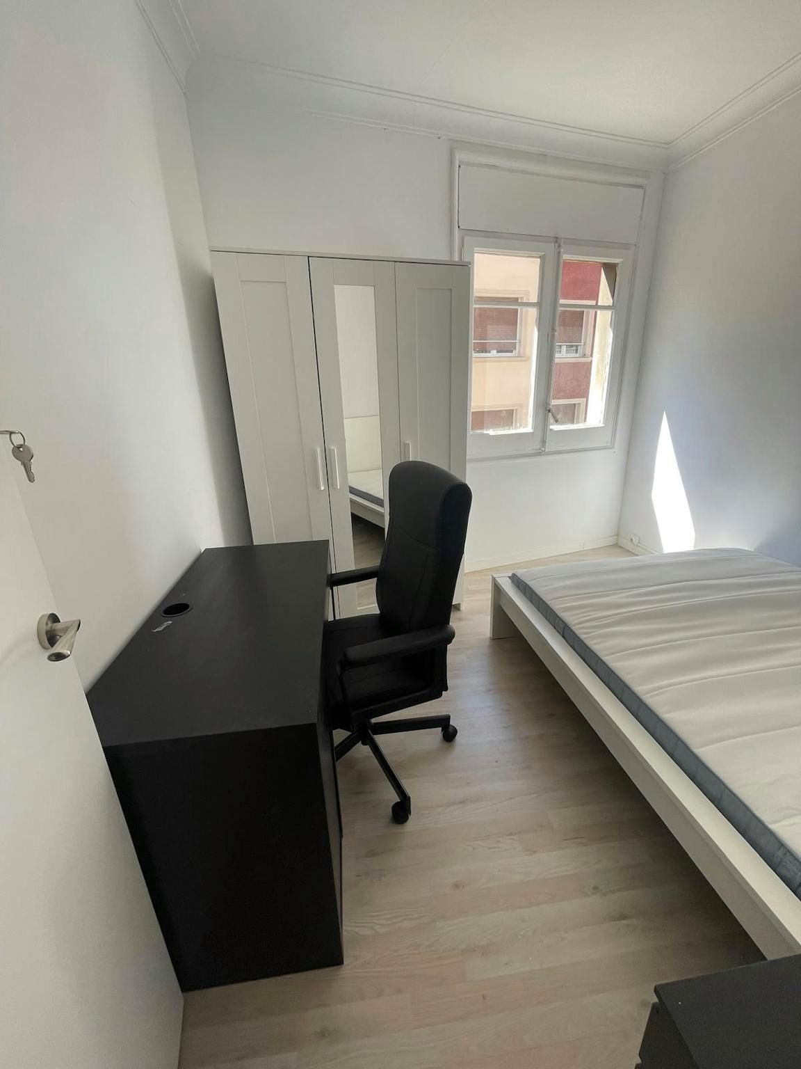 Bedroom of Flat to share in  Barcelona Capital  with Heating and Washing machine