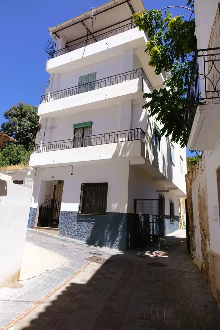 Vista exterior de Casa o xalet en venda en Lanjarón amb Terrassa i Balcó