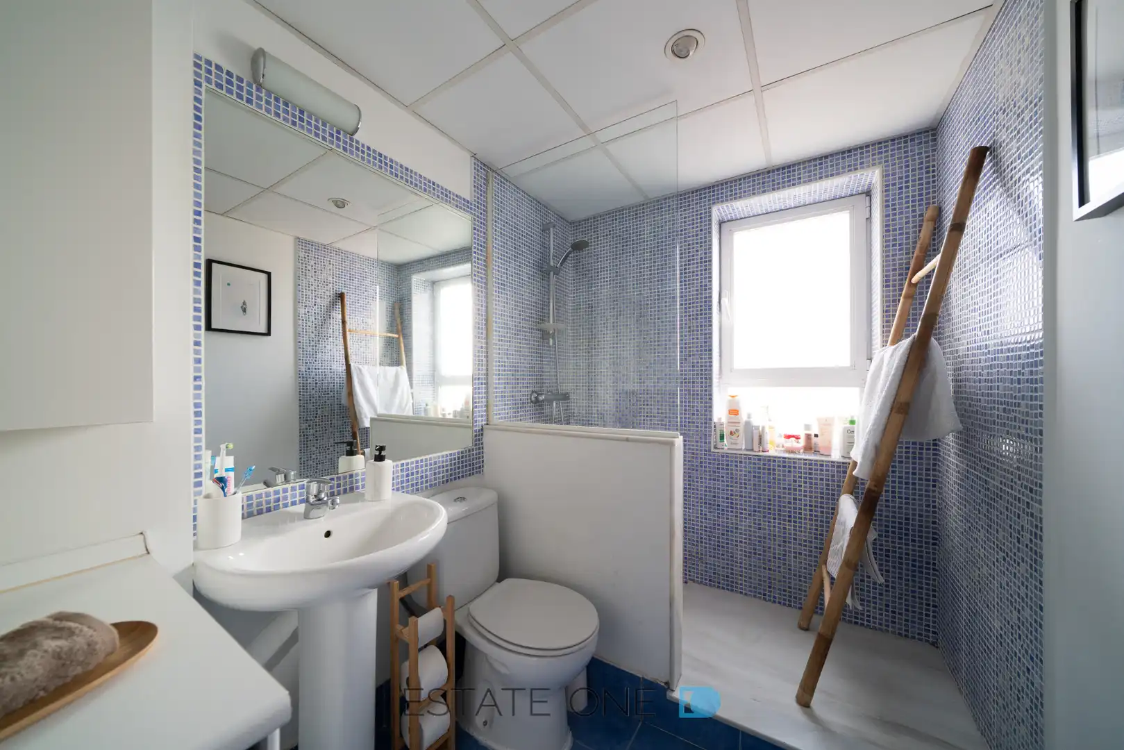 Badezimmer von Dachboden zum Verkauf in Madrid mit Klimaanlage, Heizung und Terrasse