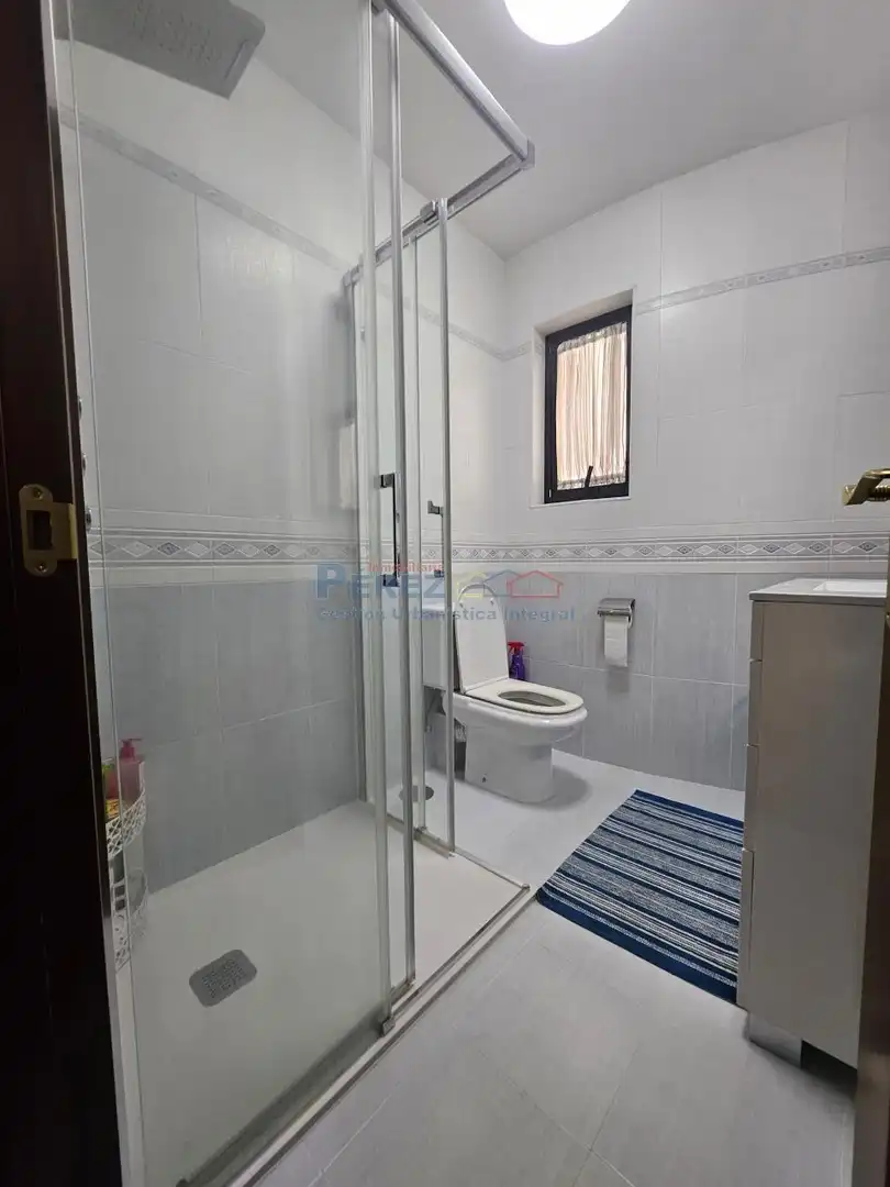 Baño de Piso de alquiler en Fene con Calefacción, Parquet y Trastero