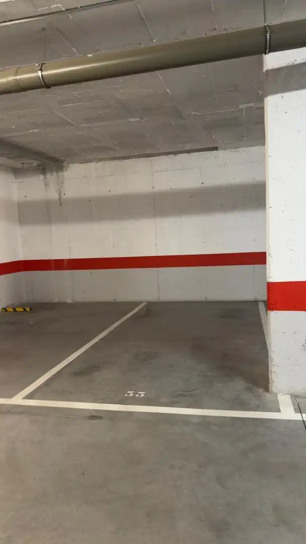 Aparcament de Pis en venda en Córdoba amb Terrassa, Traster i Piscina comunitària