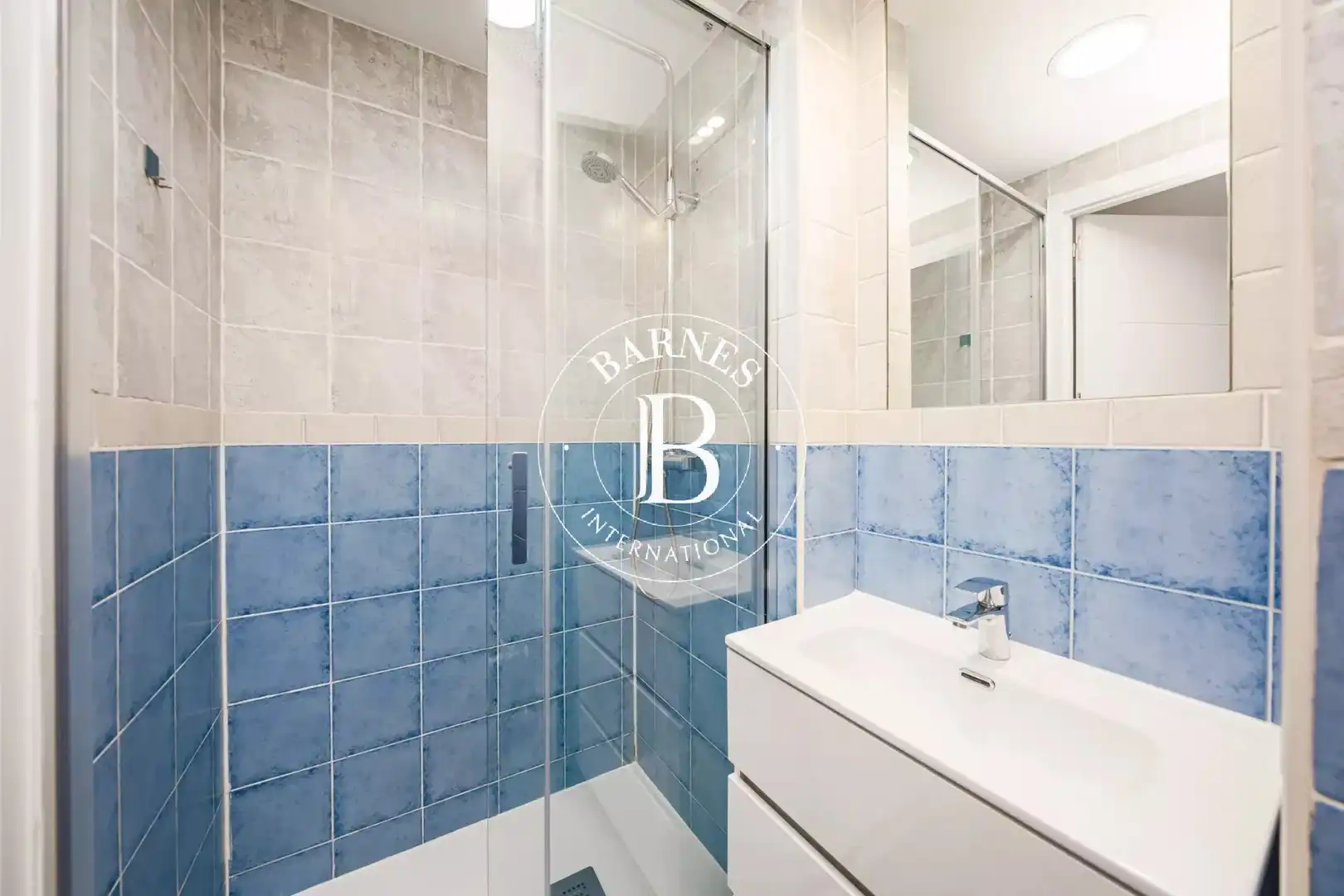 Bathroom of Flat for rent in Madrid  with Air Conditioner, Heating and Terrace