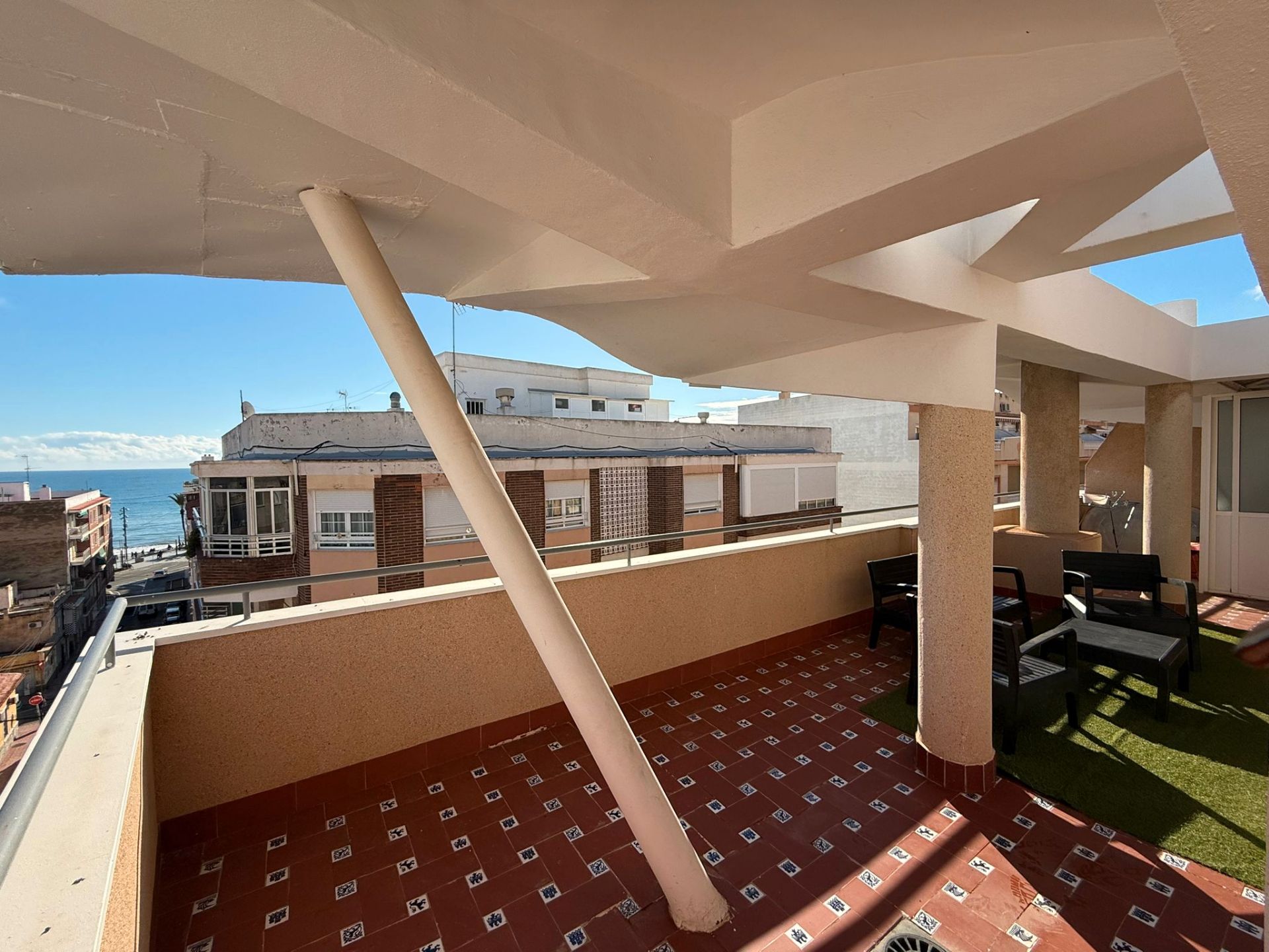 Terrassa de Àtic de lloguer en Torrevieja amb Aire condicionat, Terrassa i Moblat