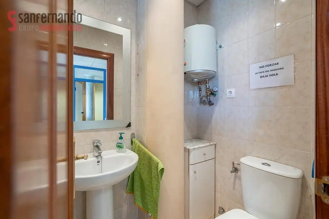 Baño de Local en venta en Miengo con Aire acondicionado