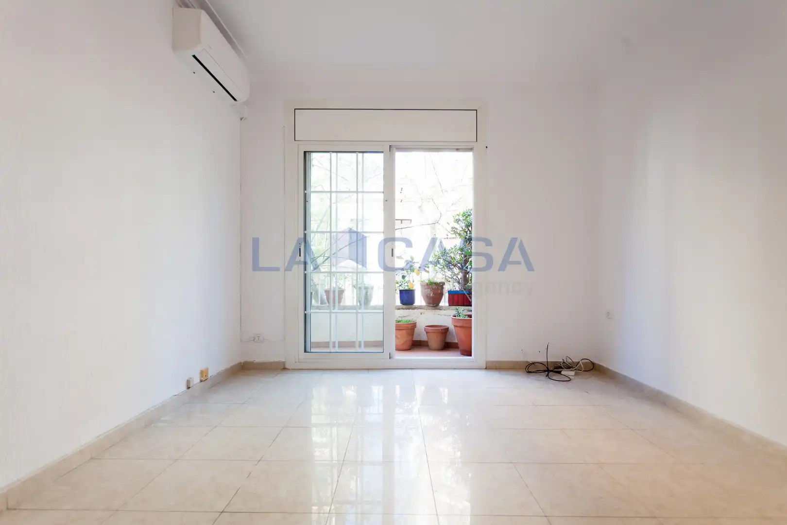Sala de estar de Piso en venta en  Barcelona Capital con Balcón